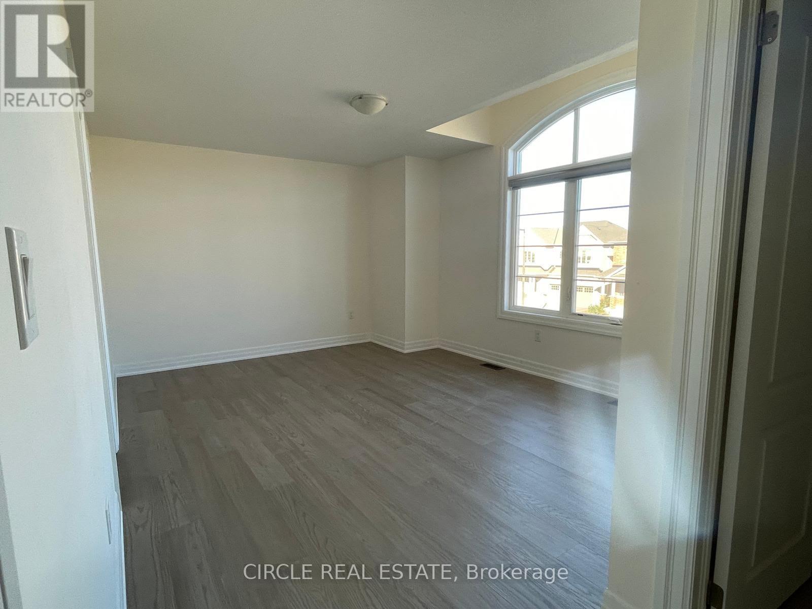 Upper Level - 213 Danny Wheeler Boulevard, Georgina, Ontario  L4P 0J8 - Photo 23 - N12977968