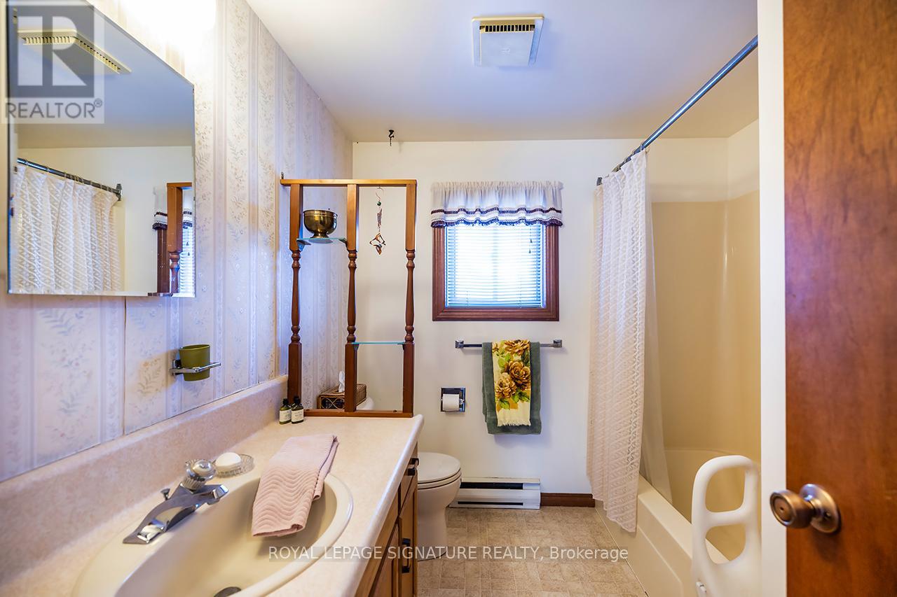 1928 Irondale Road, Highlands East, Ontario  K0M 1X0 - Photo 13 - X12981306