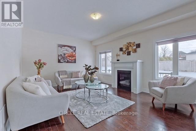 Upper Level - 213 Danny Wheeler Boulevard, Georgina, Ontario  L4P 0J8 - Photo 2 - N12977968