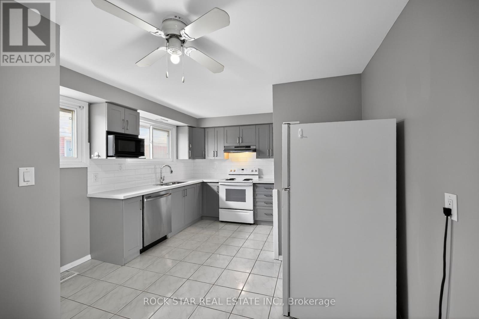 76 Terrace Drive, Hamilton, Ontario  L9A 2Y6 - Photo 13 - X12981376