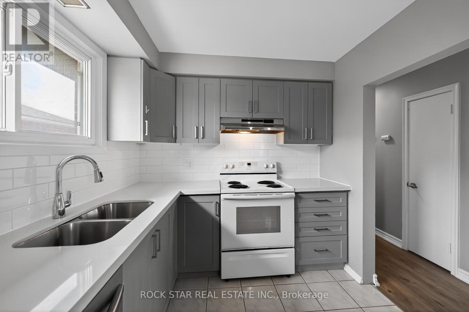 76 Terrace Drive, Hamilton, Ontario  L9A 2Y6 - Photo 15 - X12981376