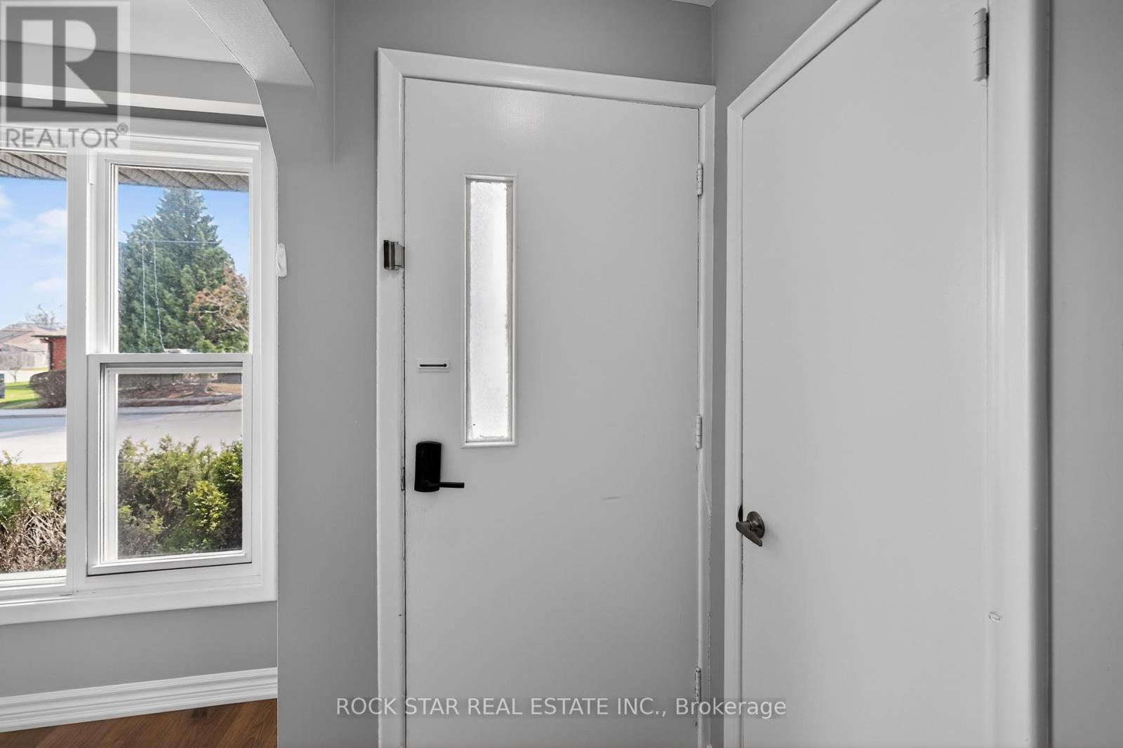 76 Terrace Drive, Hamilton, Ontario  L9A 2Y6 - Photo 4 - X12981376