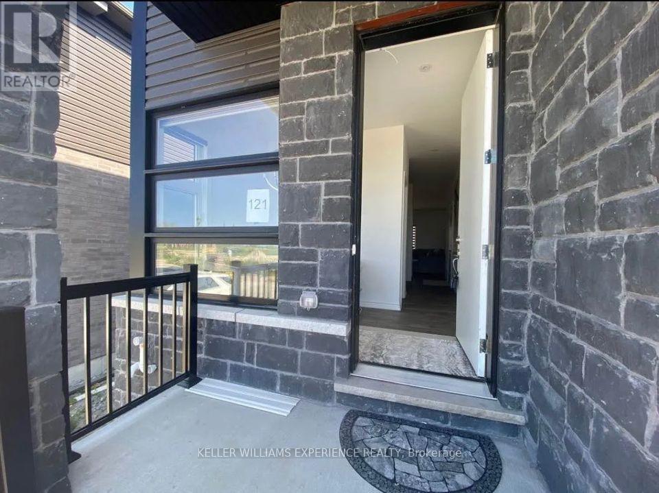 121 Sebastian Street, Blue Mountains, Ontario  N0H 1J0 - Photo 2 - X12981566