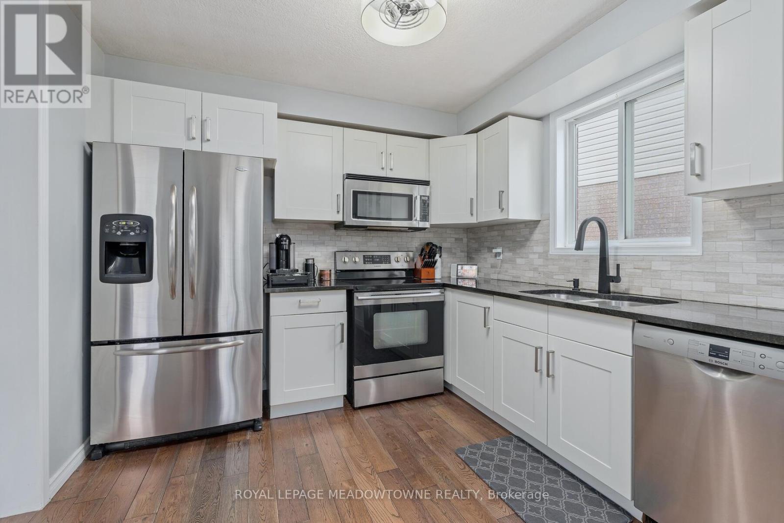 92 Hill Trail, Guelph, Ontario  N1E 7C9 - Photo 11 - X12981656