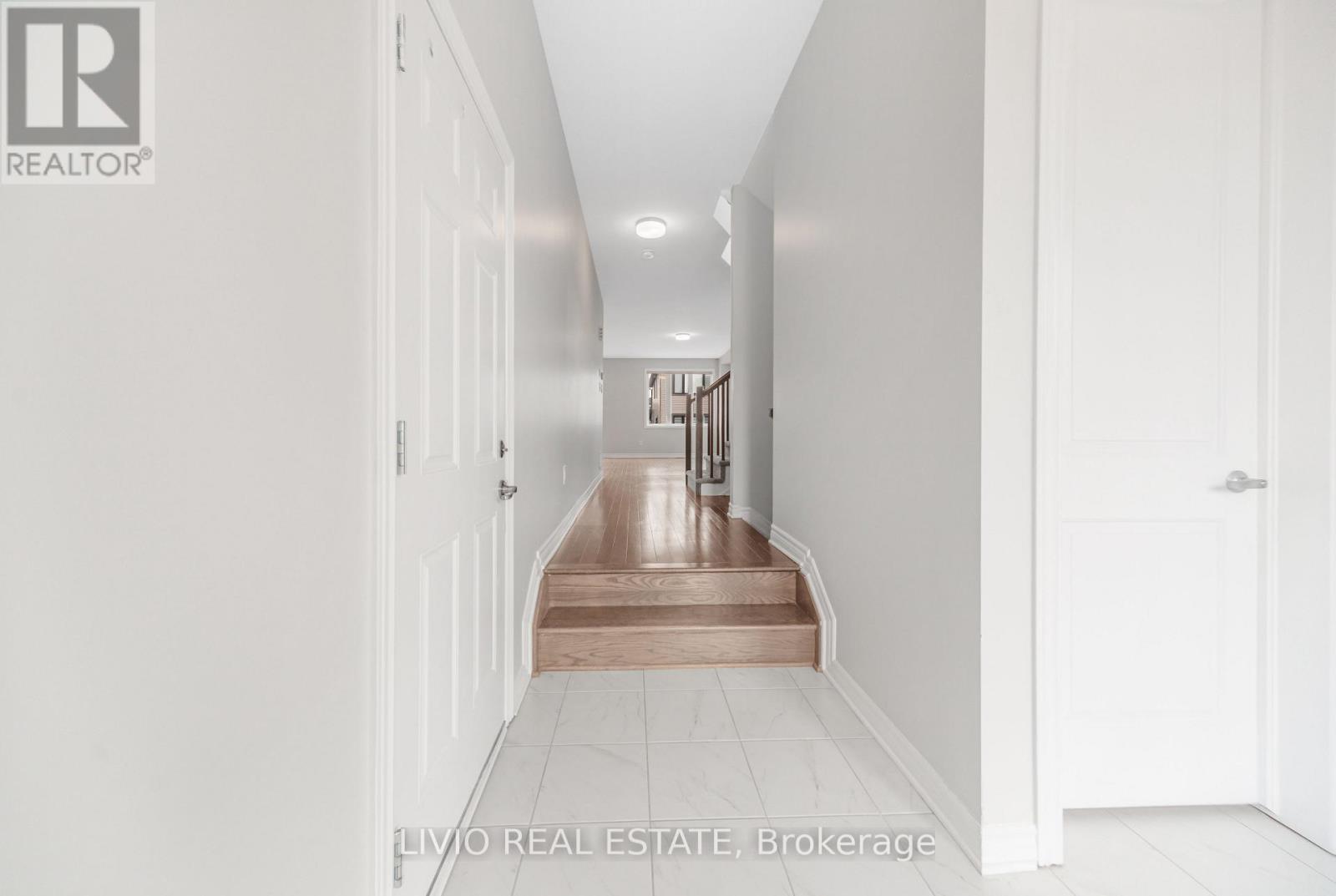 56 Jargeau Road, Ottawa, Ontario  K1W 0S7 - Photo 2 - X12981700