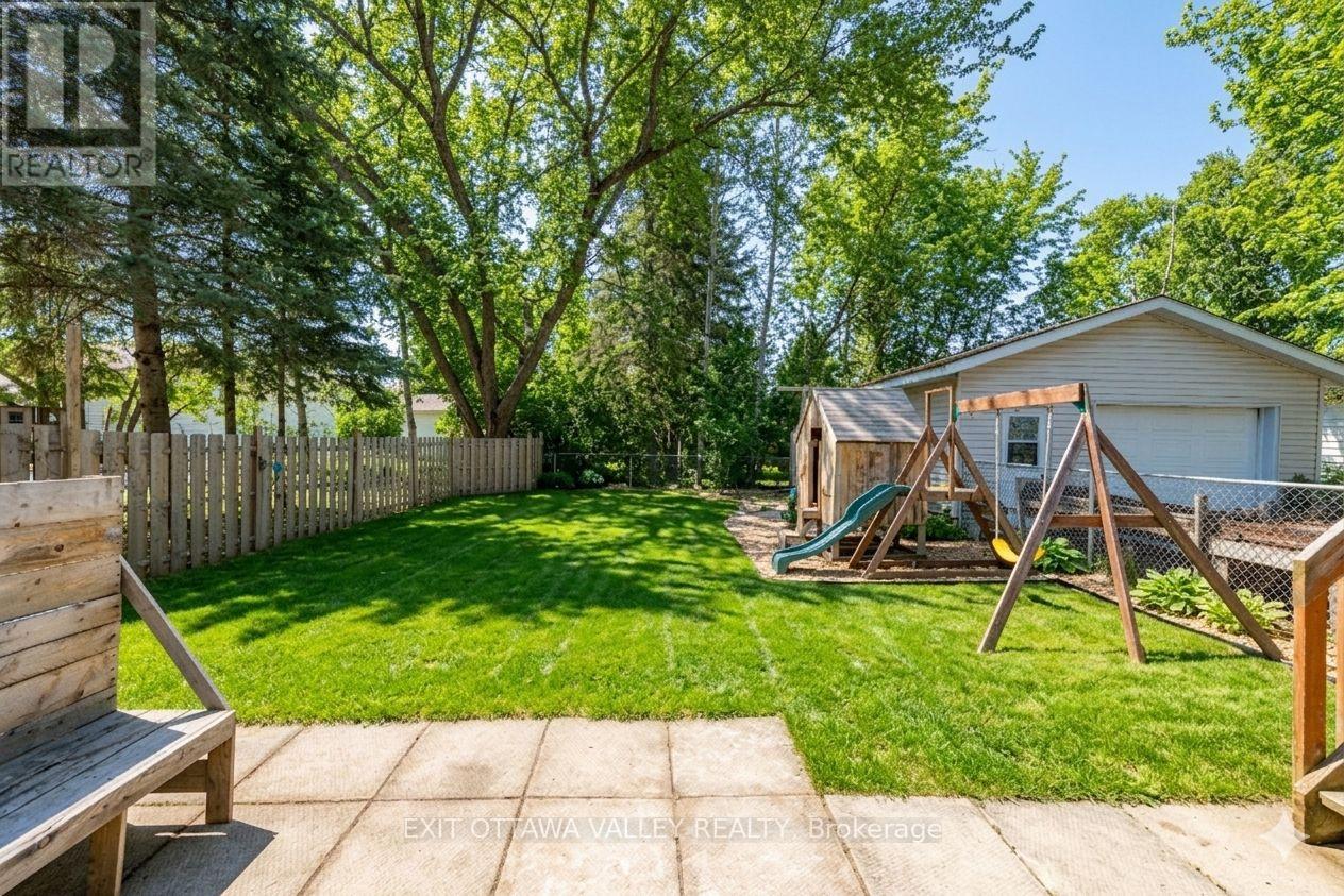 3 Selkirk Street, Petawawa, Ontario  K8H 1N8 - Photo 34 - X12981390