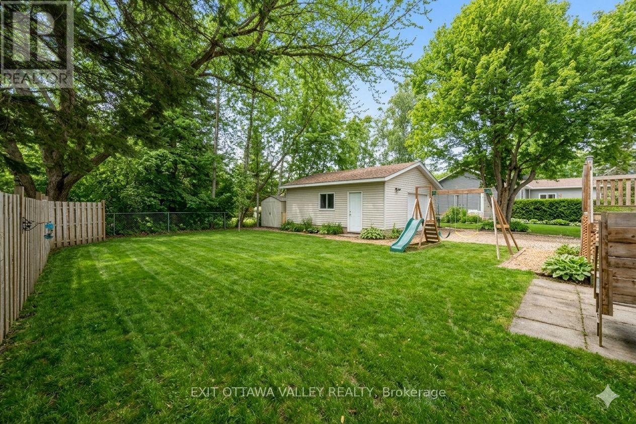 3 Selkirk Street, Petawawa, Ontario  K8H 1N8 - Photo 33 - X12981390