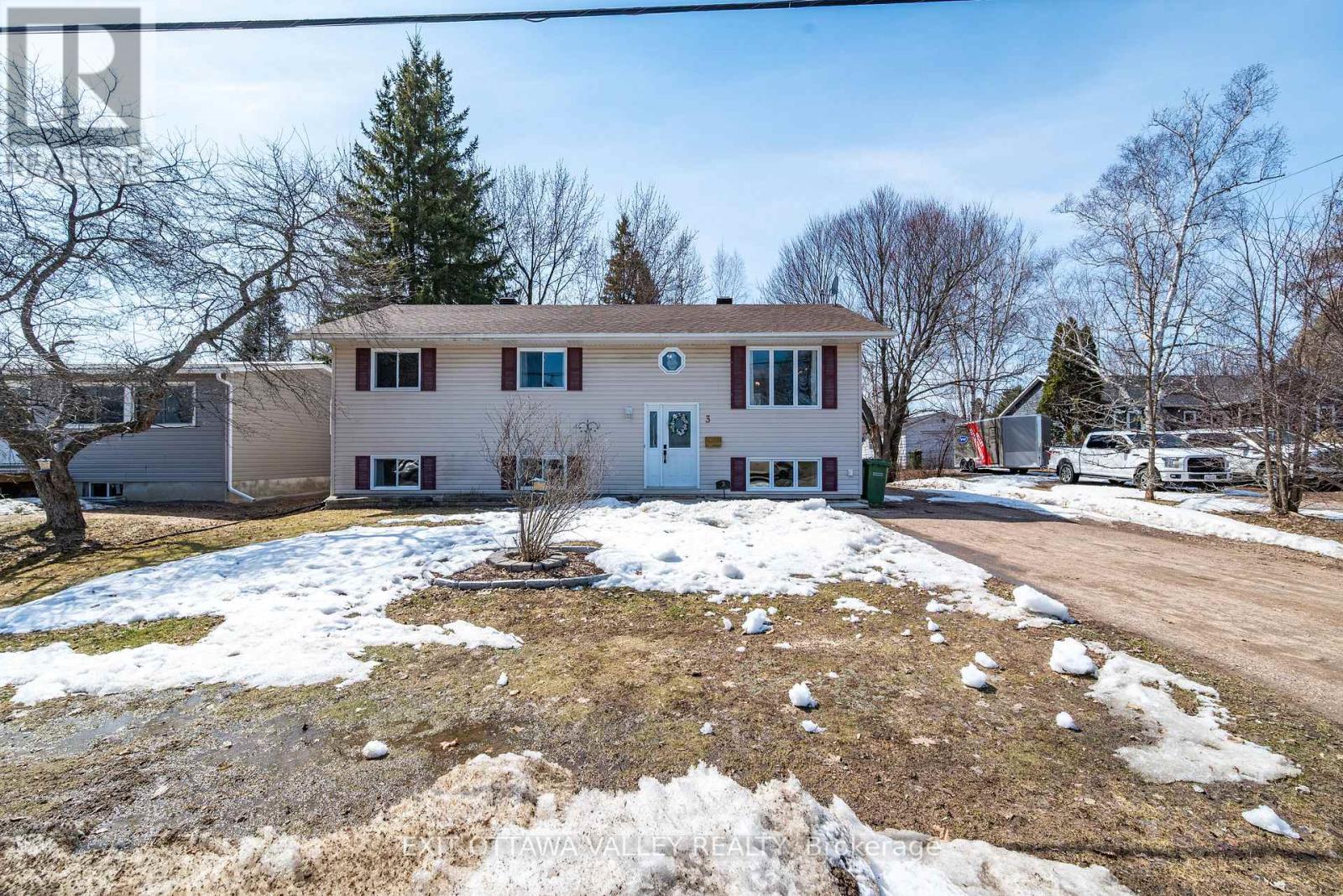 3 Selkirk Street, Petawawa, Ontario  K8H 1N8 - Photo 35 - X12981390