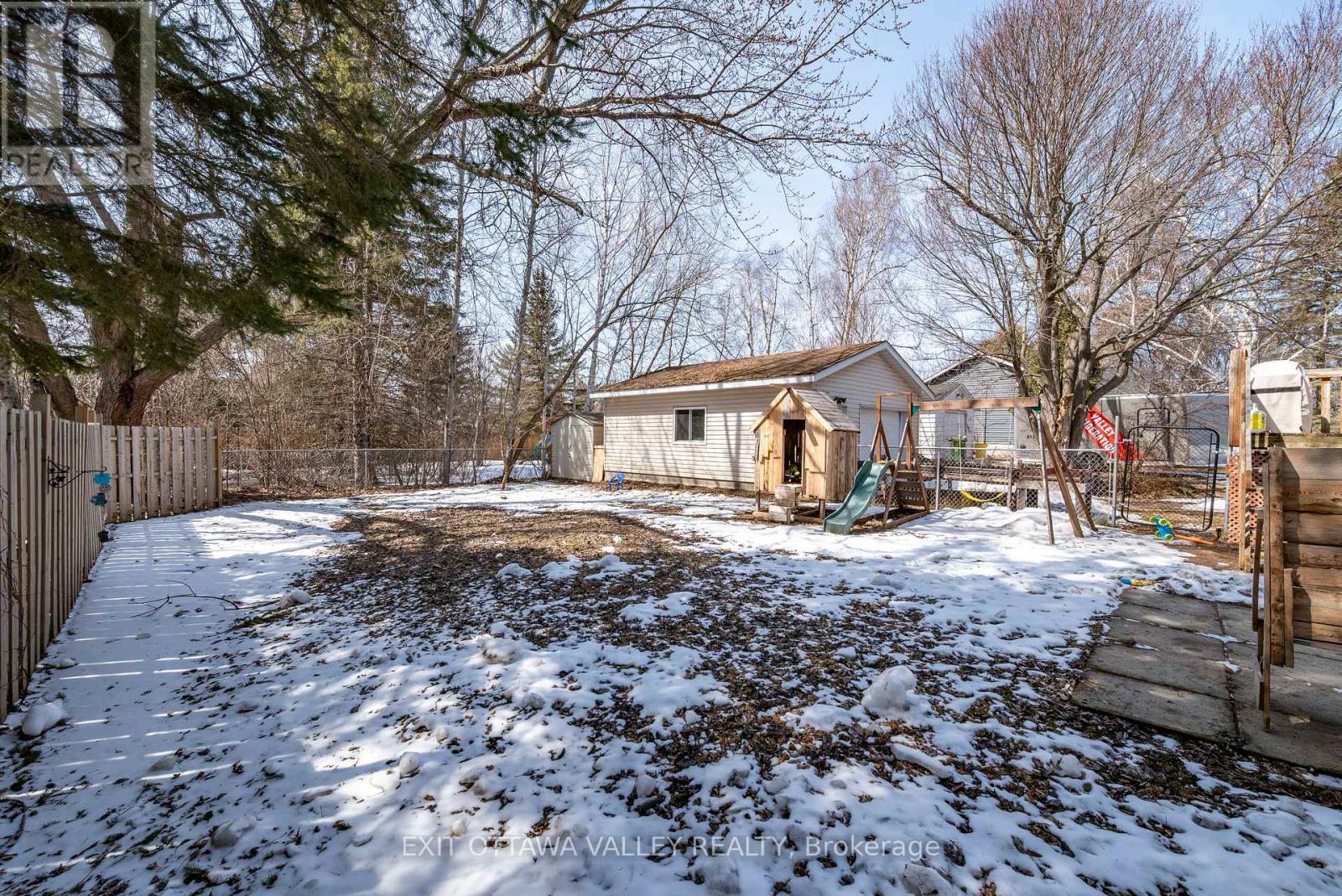 3 Selkirk Street, Petawawa, Ontario  K8H 1N8 - Photo 37 - X12981390