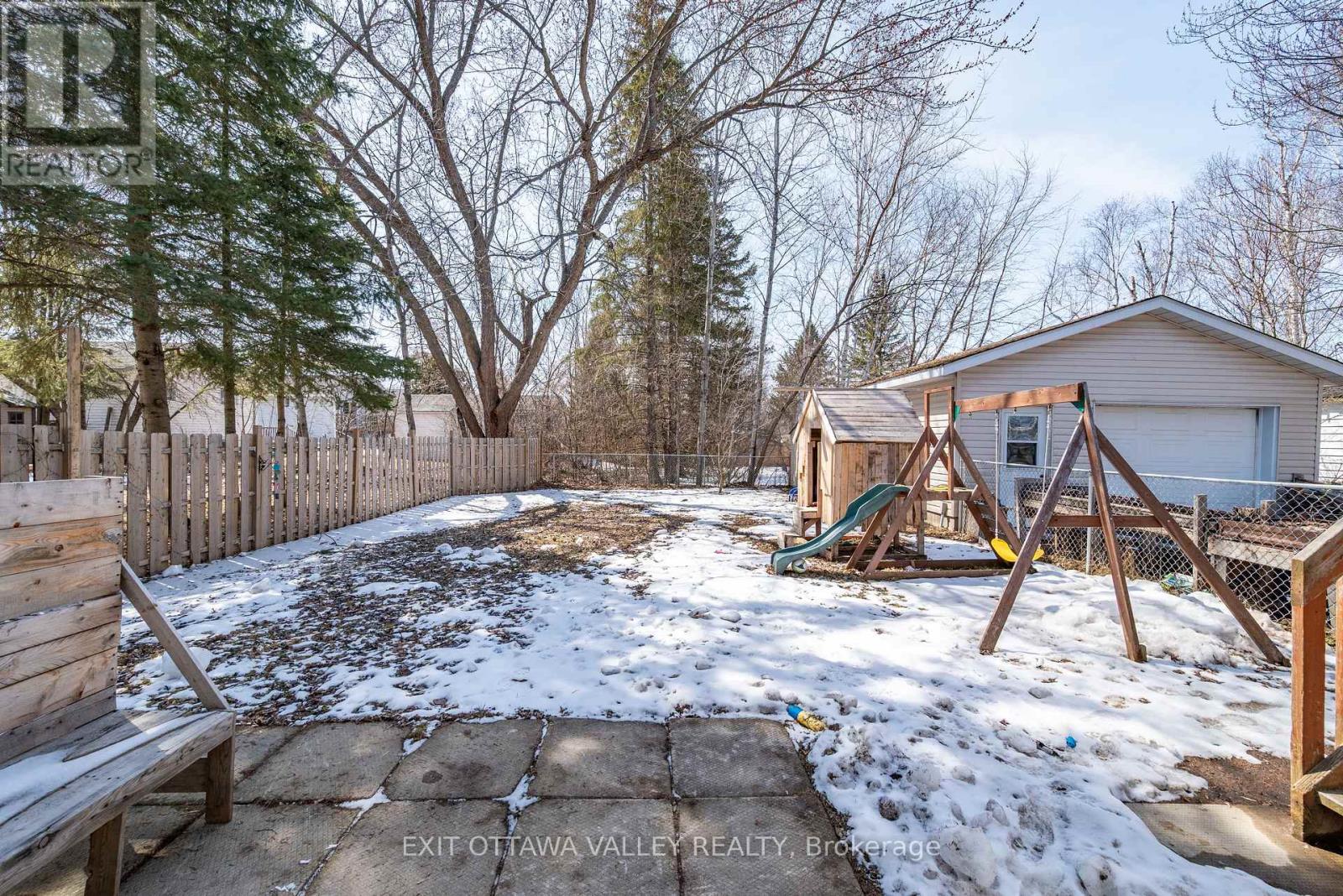3 Selkirk Street, Petawawa, Ontario  K8H 1N8 - Photo 36 - X12981390