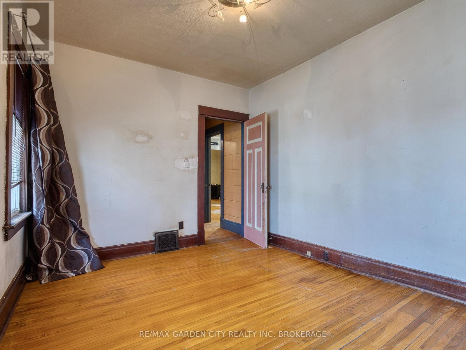 37 Kernahan Street, St. Catharines, Ontario  L2R 4T1 - Photo 16 - X12972468