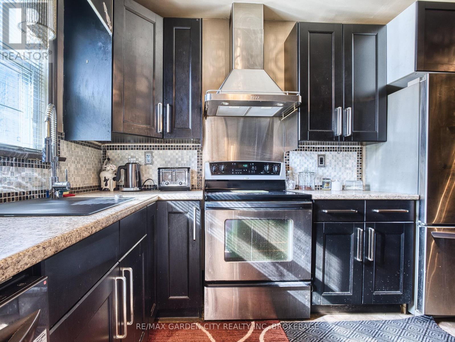 37 Kernahan Street, St. Catharines, Ontario  L2R 4T1 - Photo 8 - X12972468