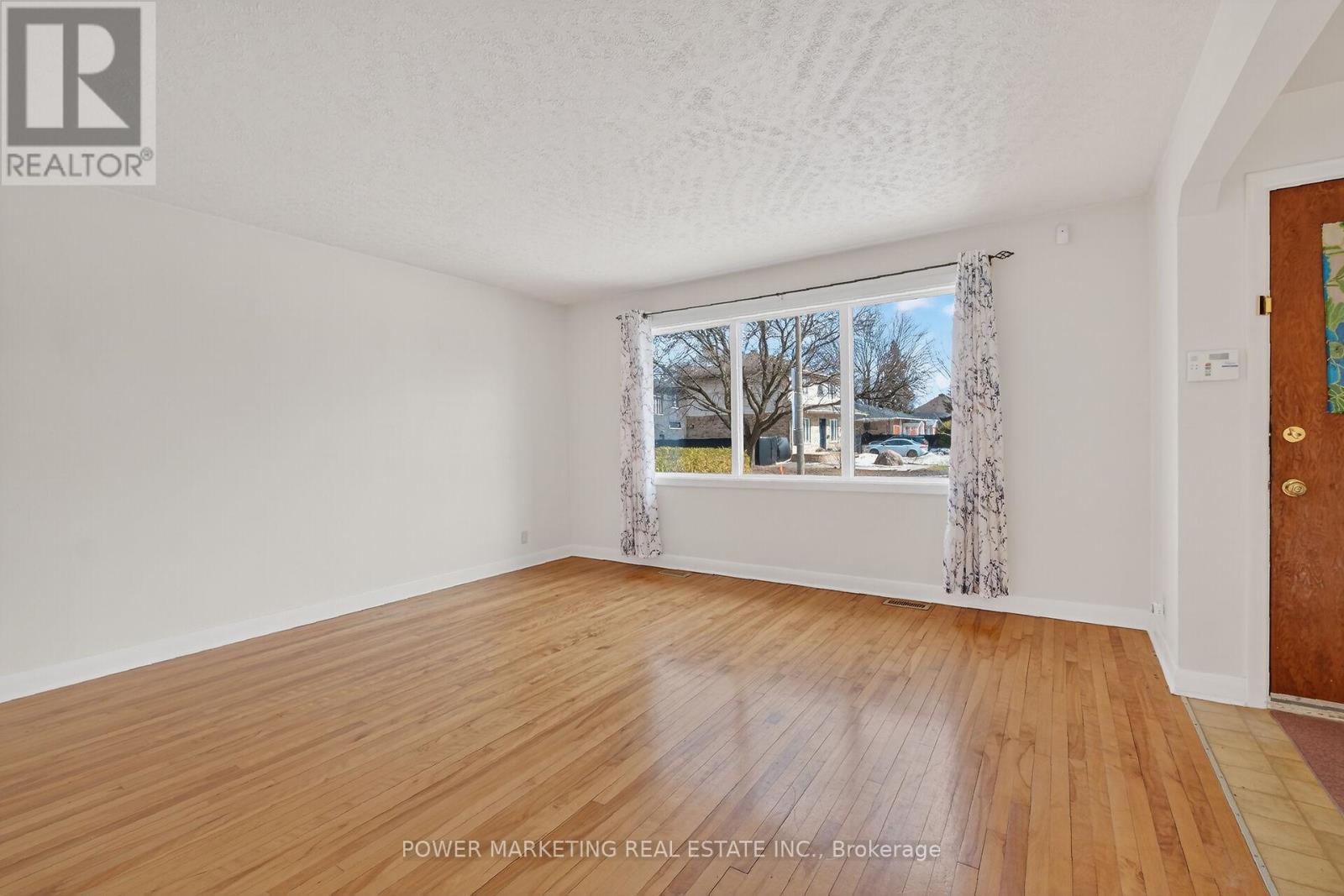 944 Eve Street, Ottawa, Ontario  K1K 3R4 - Photo 10 - X12977624