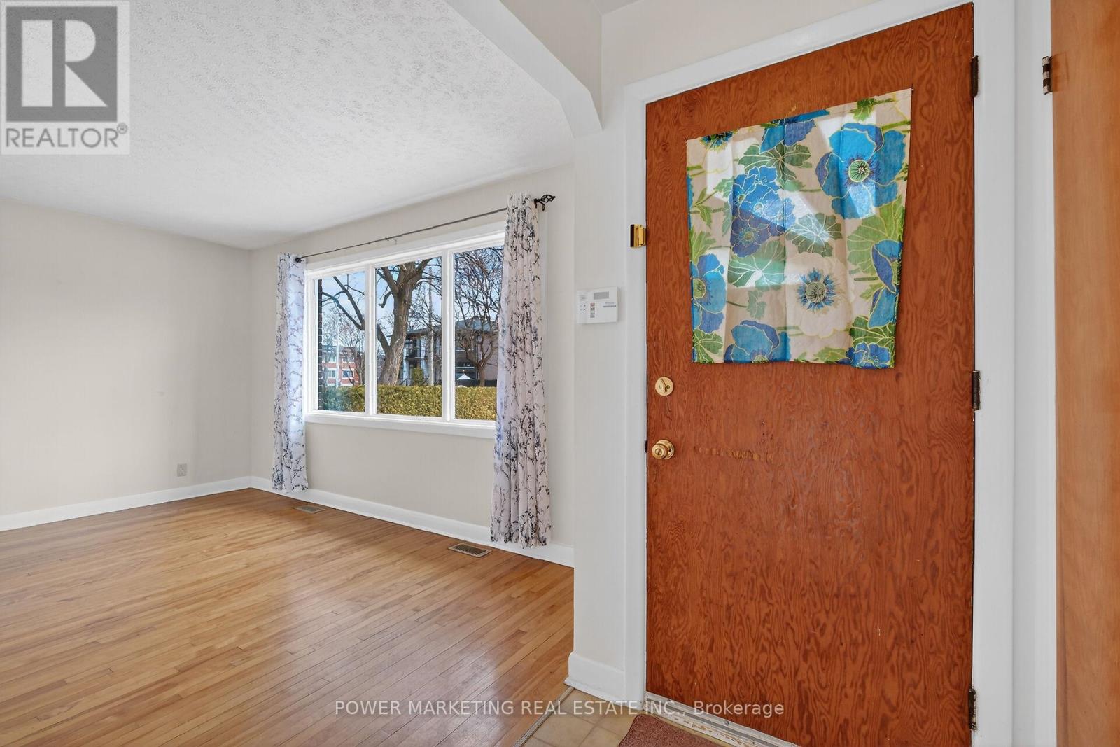 944 Eve Street, Ottawa, Ontario  K1K 3R4 - Photo 9 - X12977624