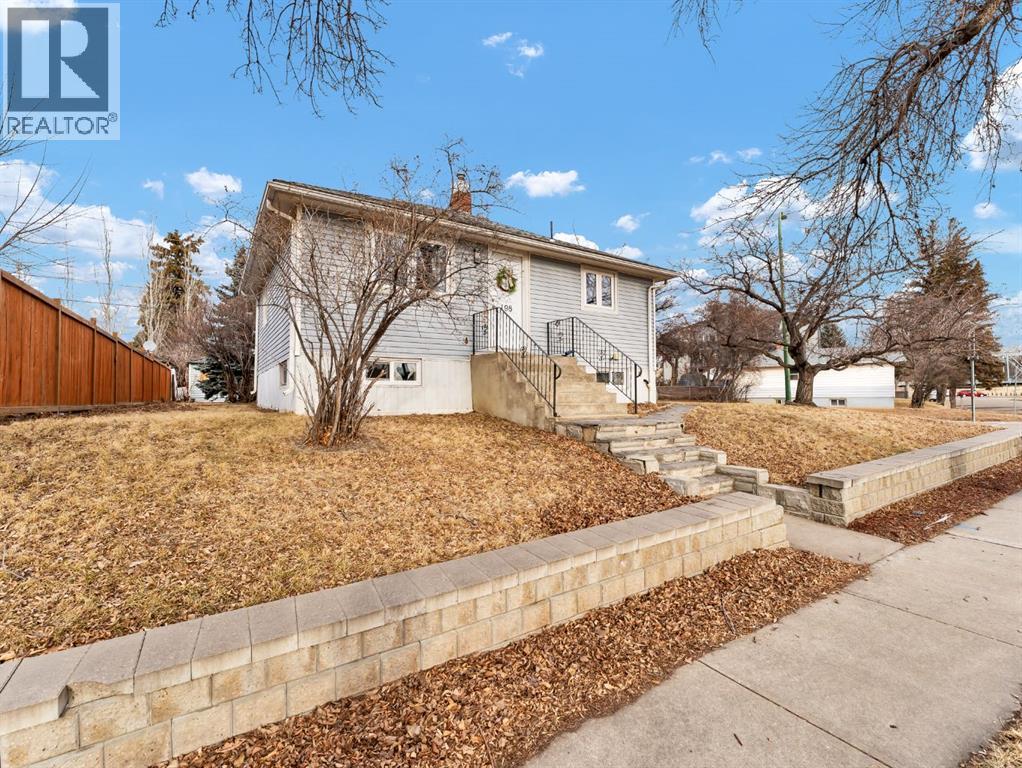 198 1 Street Ne, Medicine Hat, Alberta  T1A 5K3 - Photo 2 - A2279465