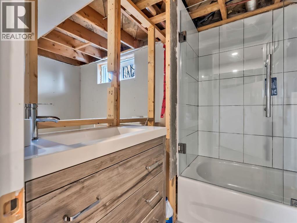 198 1 Street Ne, Medicine Hat, Alberta  T1A 5K3 - Photo 33 - A2279465