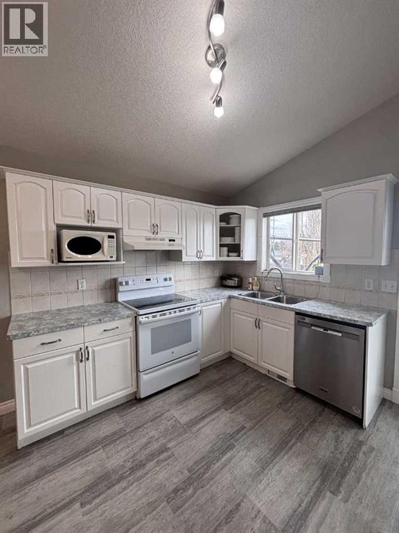 70 Kodiak Crescent N, Lethbridge, Alberta  T1H 6H4 - Photo 2 - A2300181