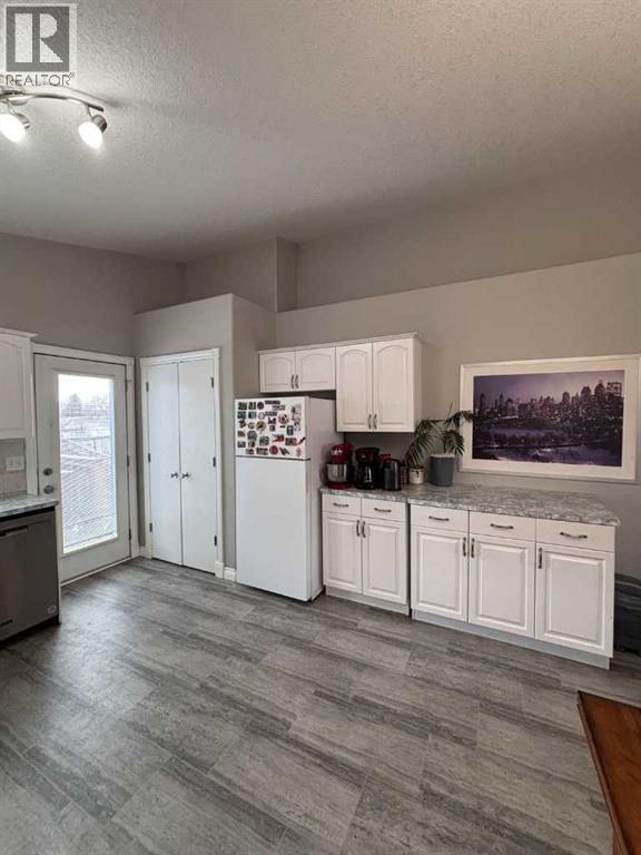 70 Kodiak Crescent N, Lethbridge, Alberta  T1H 6H4 - Photo 3 - A2300181