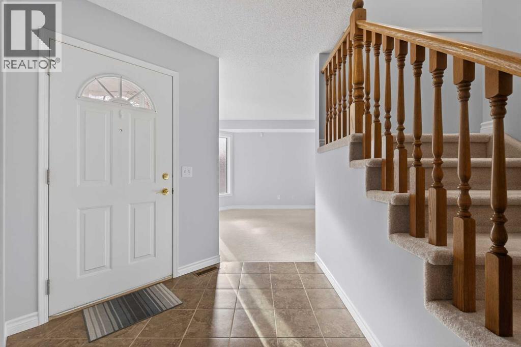 88 Scenic Gardens Nw, Calgary, Alberta T3L 1Y6 - Photo 3 - A2293812