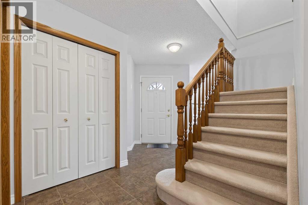 88 Scenic Gardens Nw, Calgary, Alberta T3L 1Y6 - Photo 5 - A2293812