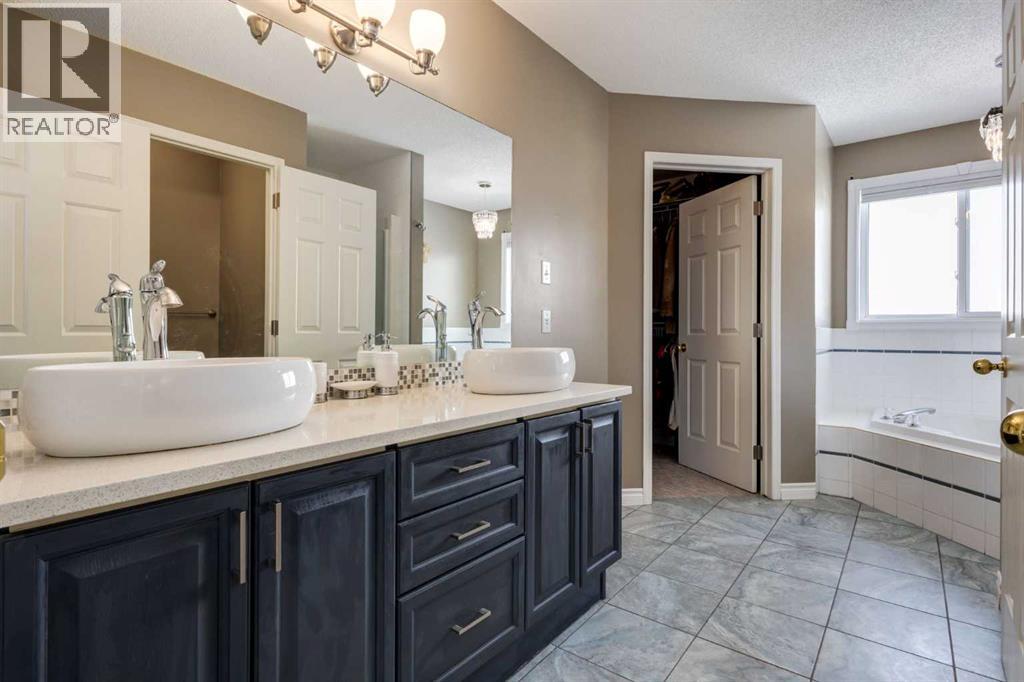 331 Sierra Madre Court SW, Calgary, Alberta  T3H 3G7 - Photo 27 - A2299948