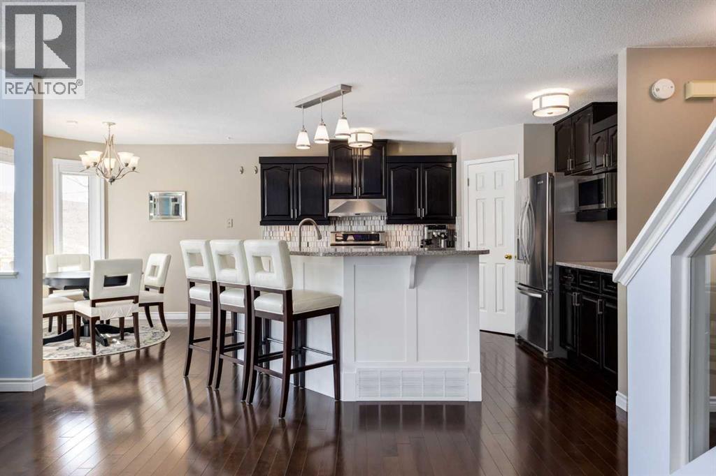 331 Sierra Madre Court SW, Calgary, Alberta  T3H 3G7 - Photo 6 - A2299948