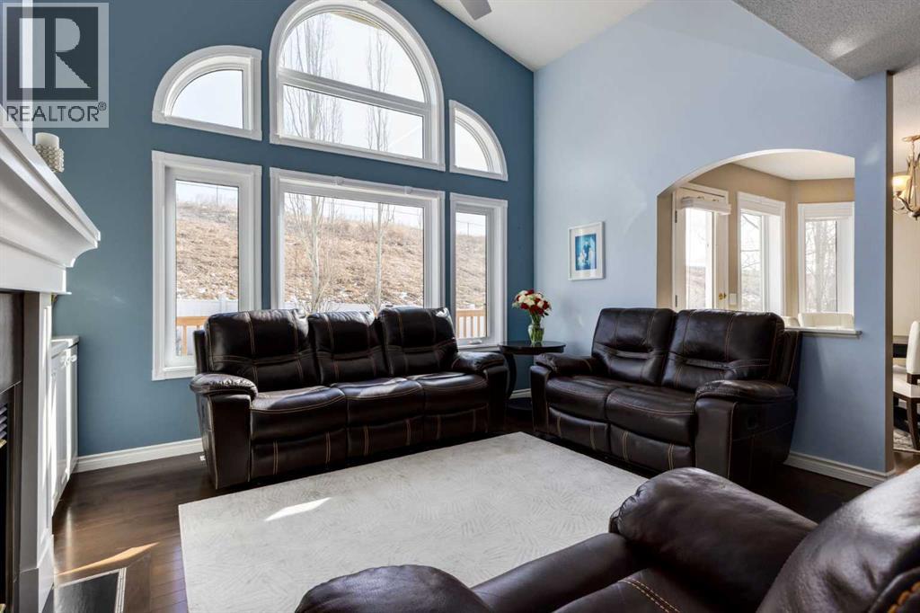 331 Sierra Madre Court SW, Calgary, Alberta  T3H 3G7 - Photo 17 - A2299948