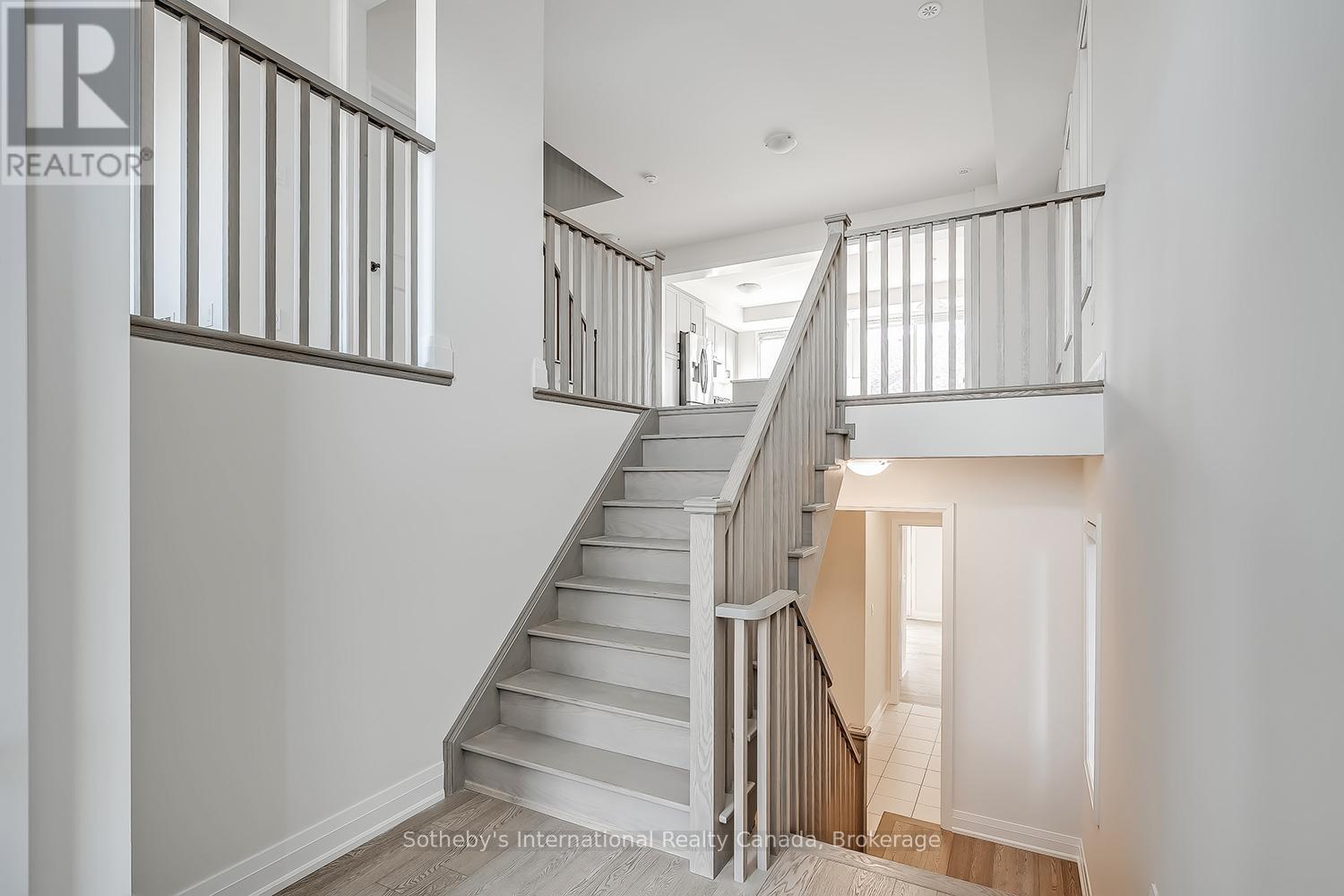 1492 Yellow Rose Circle, Oakville, Ontario  L6M 4G3 - Photo 3 - W12946828