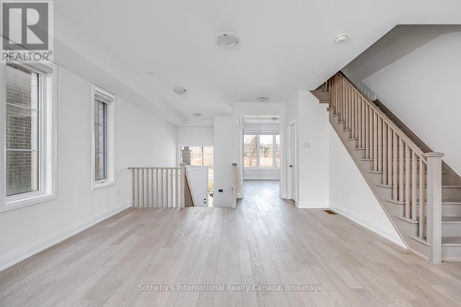 1492 Yellow Rose Circle, Oakville, Ontario  L6M 4G3 - Photo 4 - W12946828