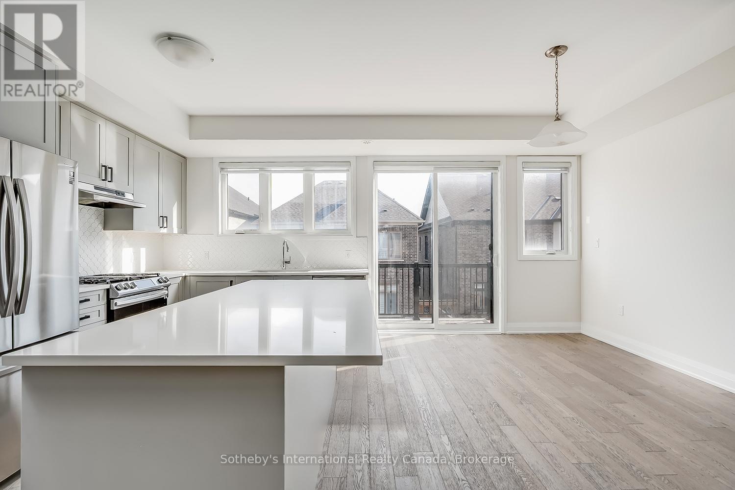 1492 Yellow Rose Circle, Oakville, Ontario  L6M 4G3 - Photo 9 - W12946828