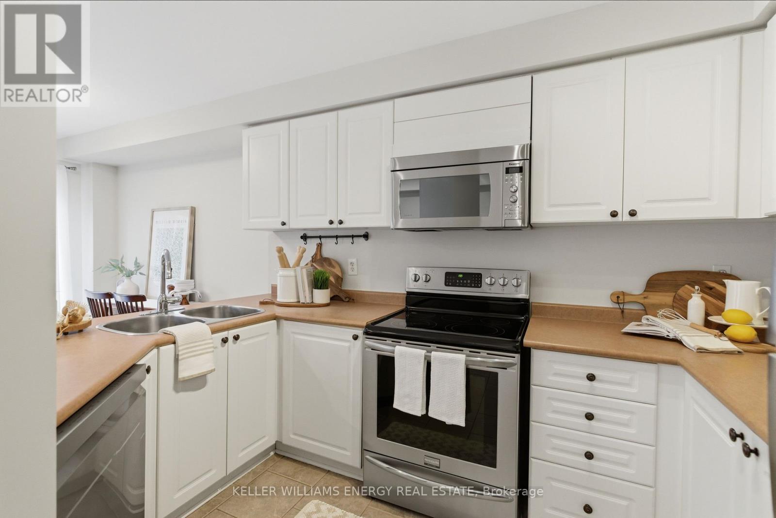 1698 Woodgate Trail, Oshawa, Ontario L1G 8B4 - Photo 6 - E12981756