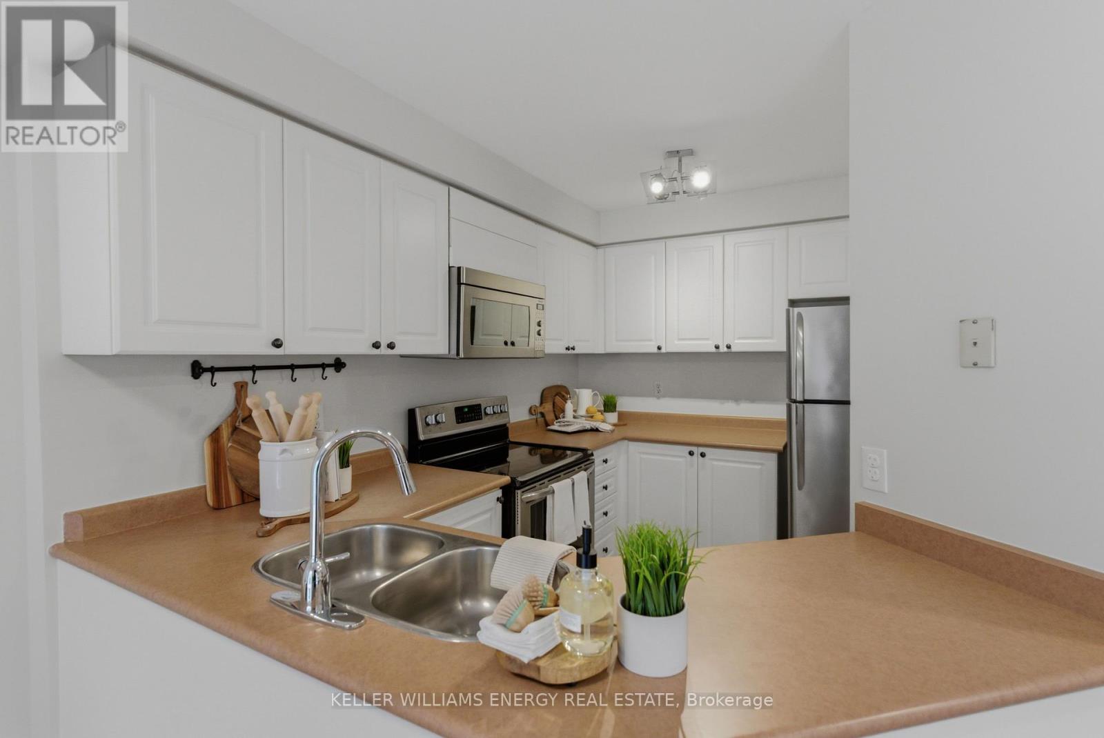 1698 Woodgate Trail, Oshawa, Ontario L1G 8B4 - Photo 7 - E12981756