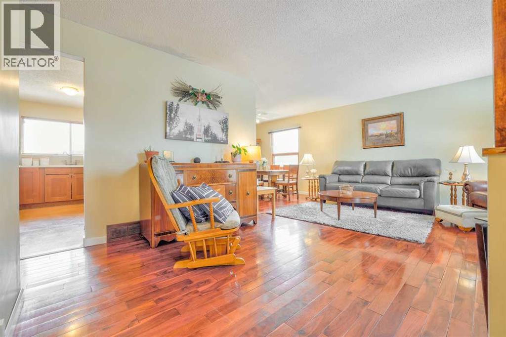 6023 Maddock Drive NE, Calgary, Alberta  T2A 3W3 - Photo 5 - A2296927