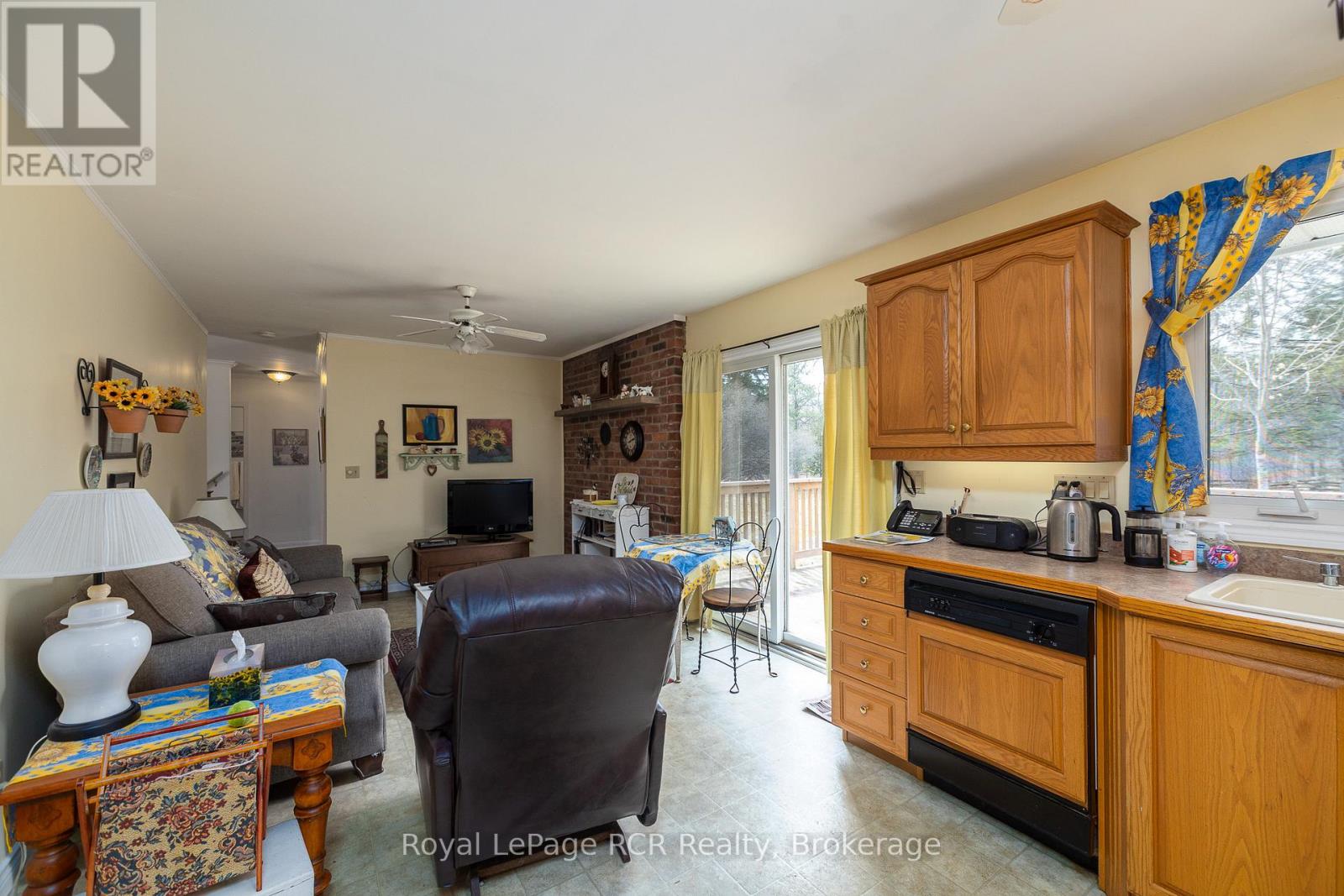 406 Balmy Beach Road, Georgian Bluffs, Ontario  N4K 5N4 - Photo 15 - X12981798