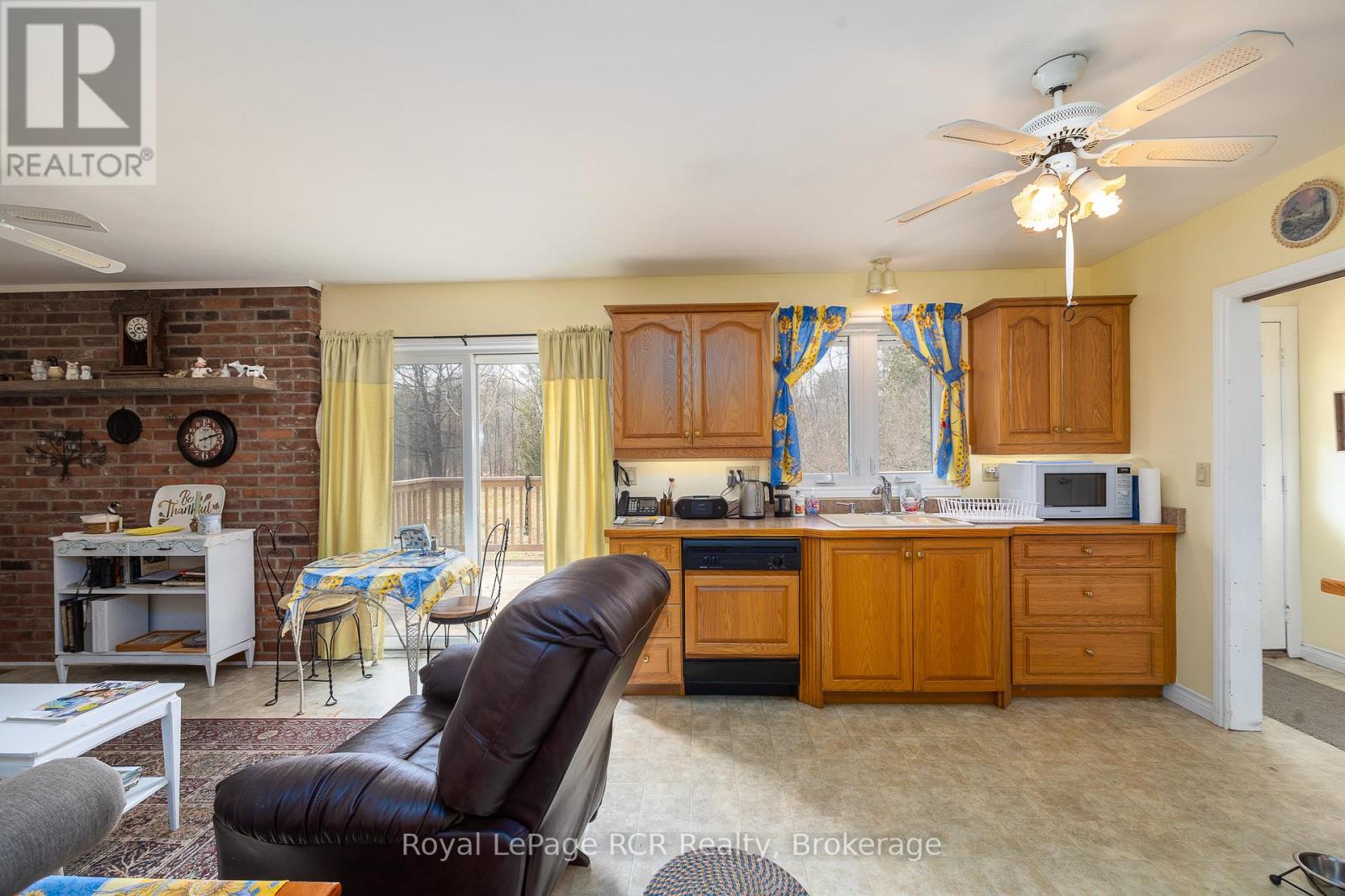 406 Balmy Beach Road, Georgian Bluffs, Ontario  N4K 5N4 - Photo 16 - X12981798