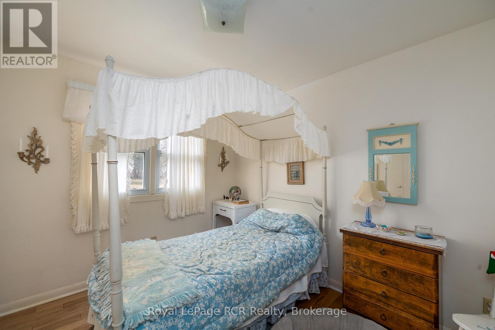 406 Balmy Beach Road, Georgian Bluffs, Ontario  N4K 5N4 - Photo 19 - X12981798