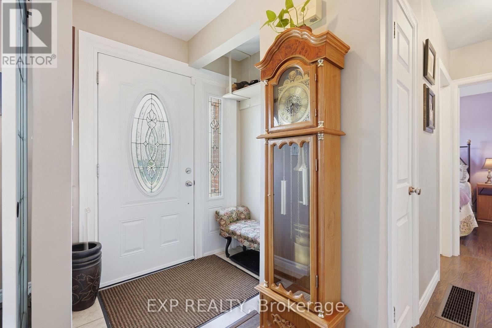 117 Laurentian Drive N, London East, Ontario  N5W 1P1 - Photo 3 - X12981826