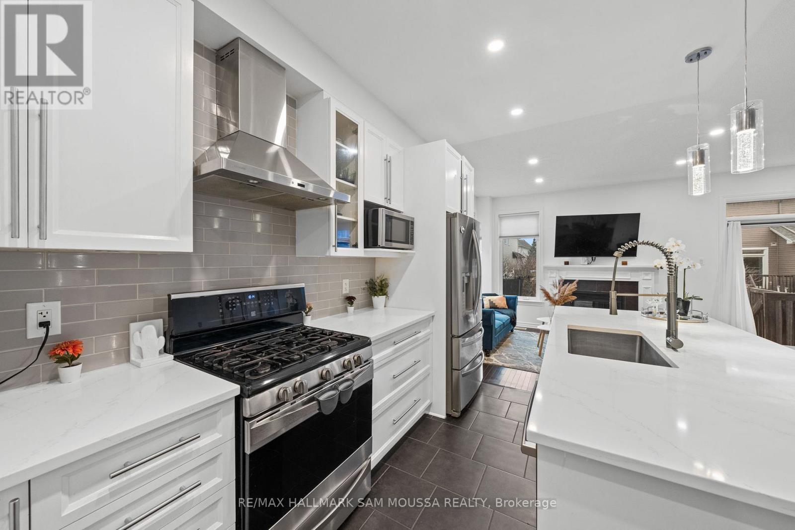 185 Flat Sedge Crescent, Ottawa, Ontario  K1T 0G9 - Photo 16 - X12981906