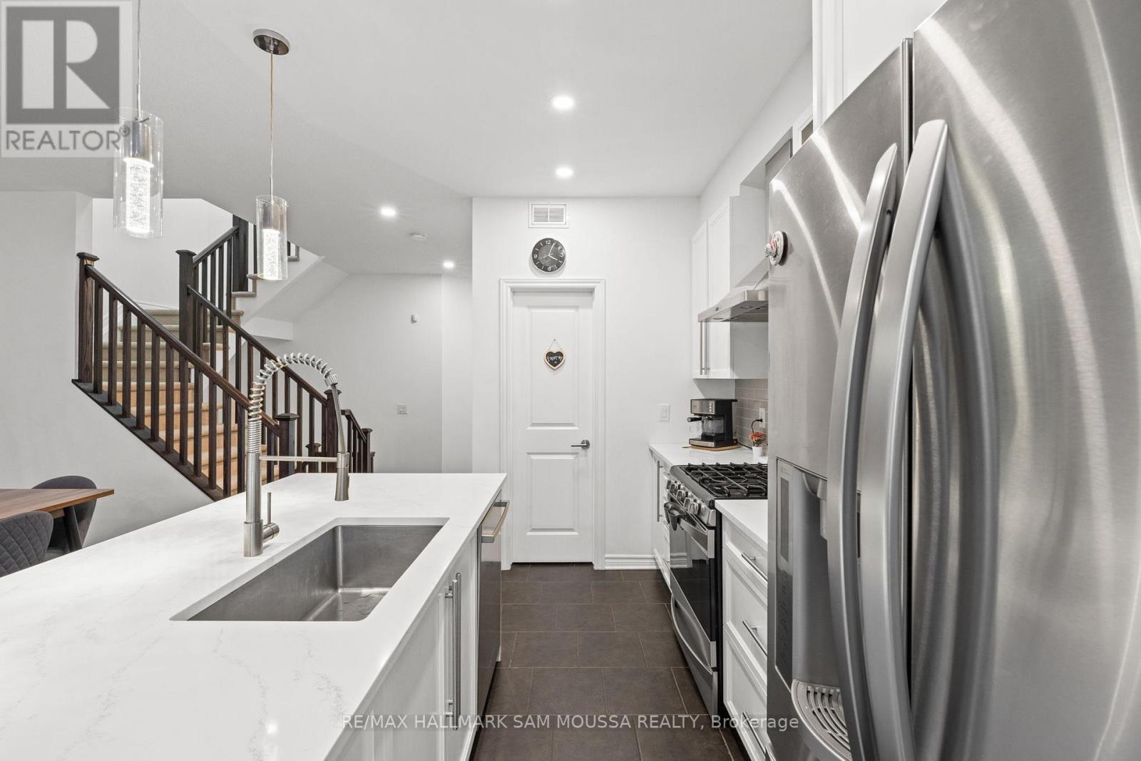 185 Flat Sedge Crescent, Ottawa, Ontario  K1T 0G9 - Photo 17 - X12981906