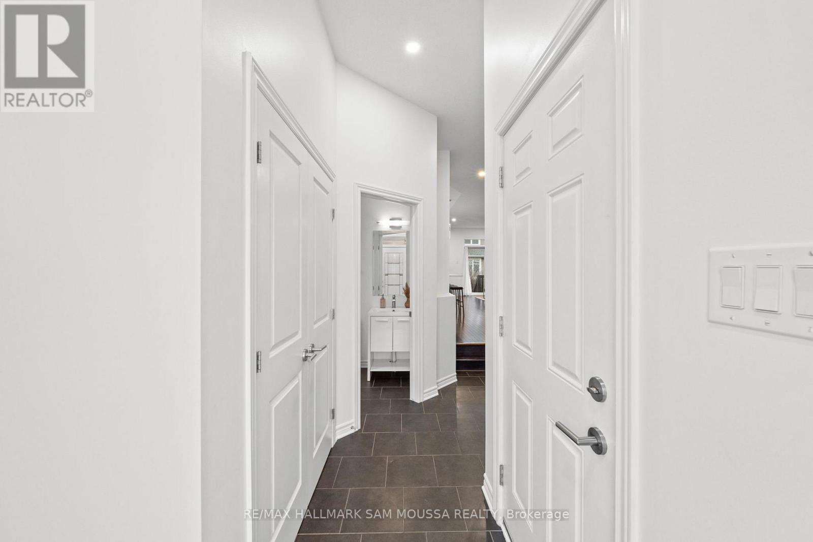 185 Flat Sedge Crescent, Ottawa, Ontario  K1T 0G9 - Photo 6 - X12981906