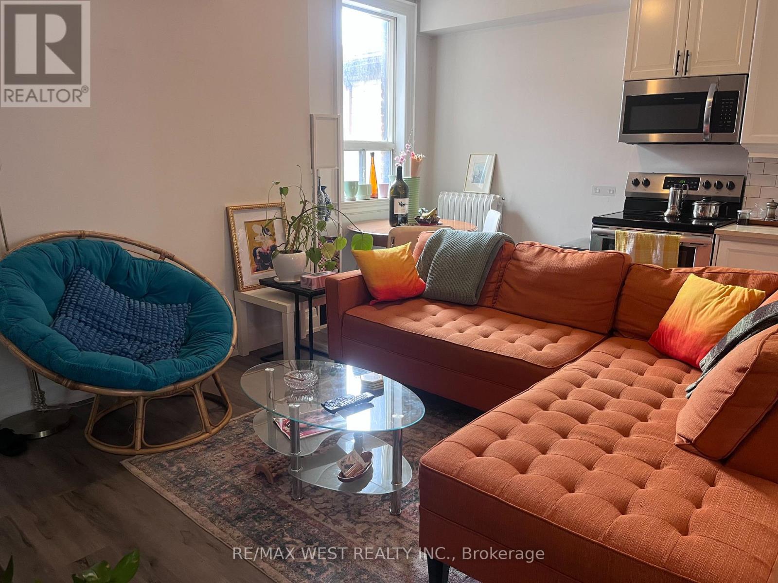 FRONT U - 926 COLLEGE STREET, Toronto, Ontario