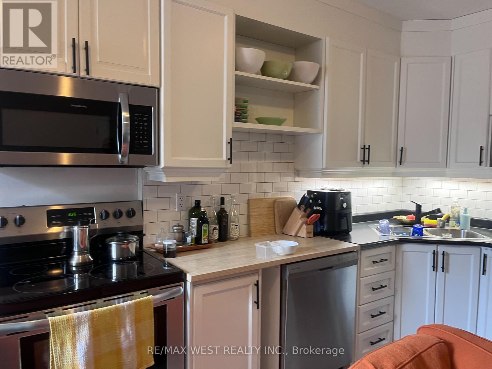 Front U - 926 College Street, Toronto, Ontario  M6H 1A4 - Photo 17 - C12981788