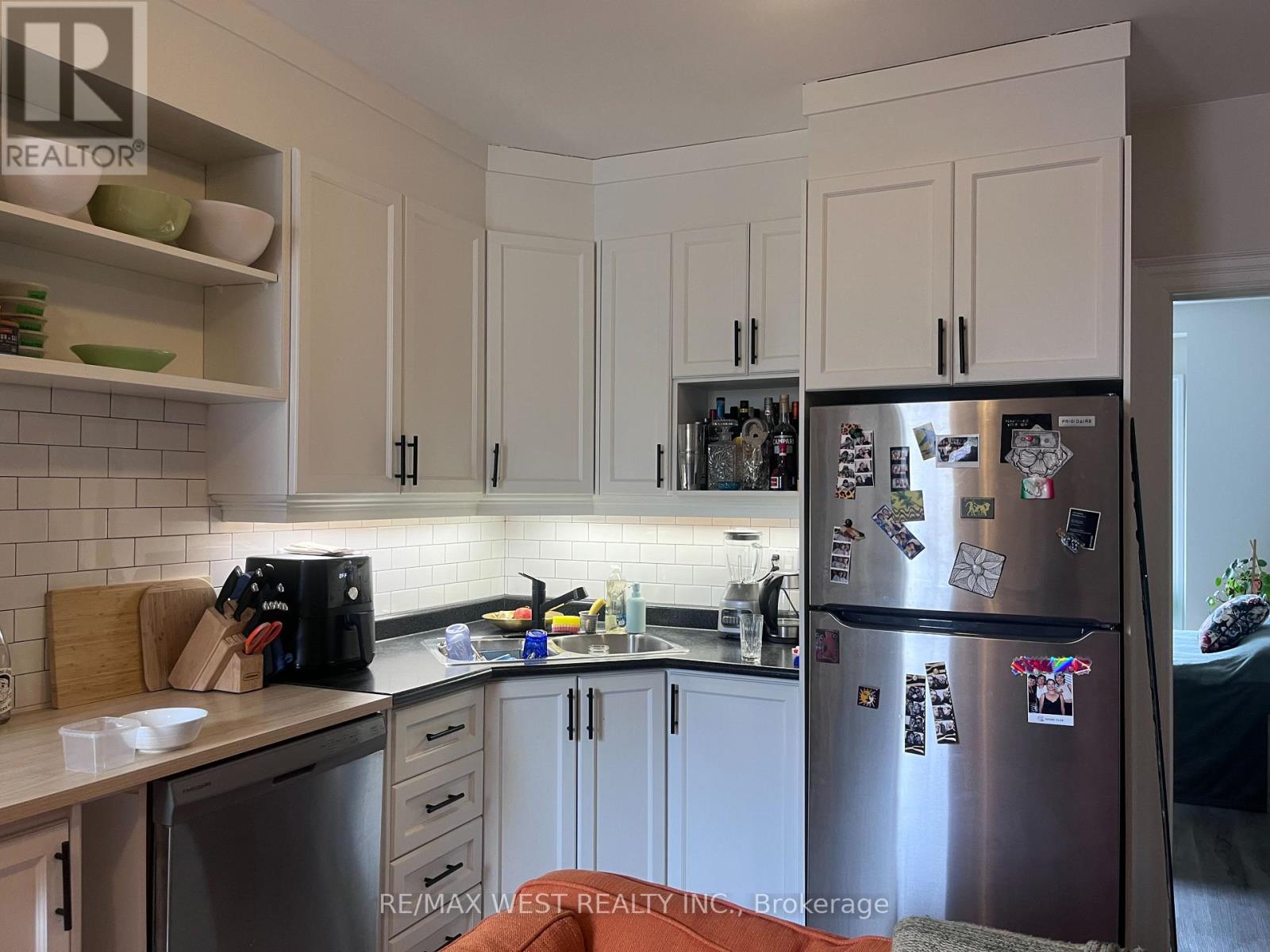 Front U - 926 College Street, Toronto, Ontario  M6H 1A4 - Photo 18 - C12981788