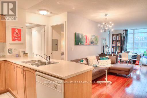 401 - 219 Fort York Boulevard, Toronto, Ontario  M5V 1B1 - Photo 4 - C12981824