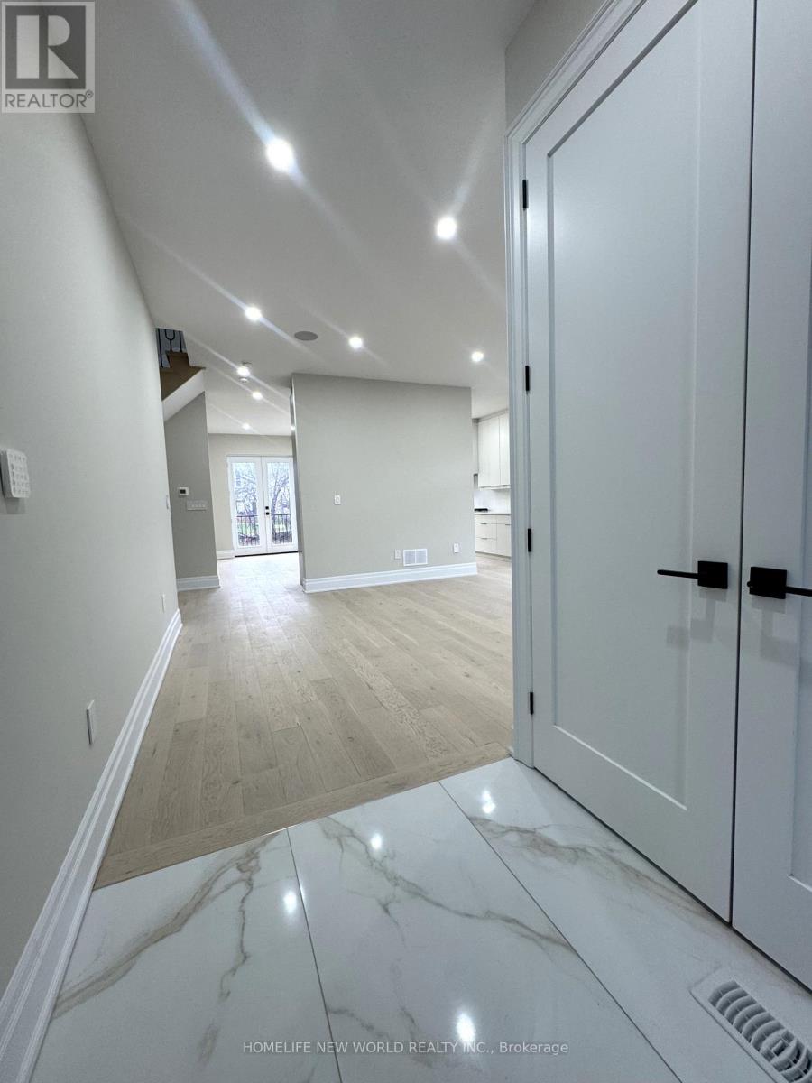 150 Viewmount Avenue, Toronto, Ontario  M6B 1T7 - Photo 13 - C12981884