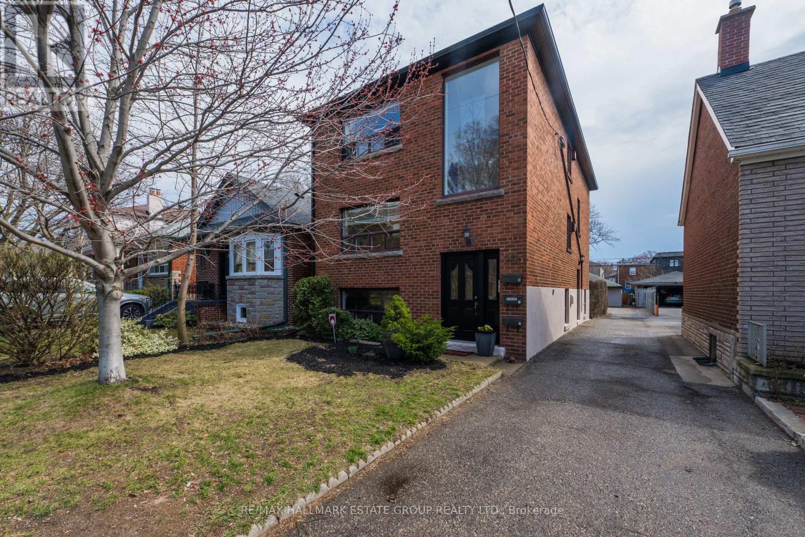 225 WOODVILLE AVENUE, Toronto, Ontario