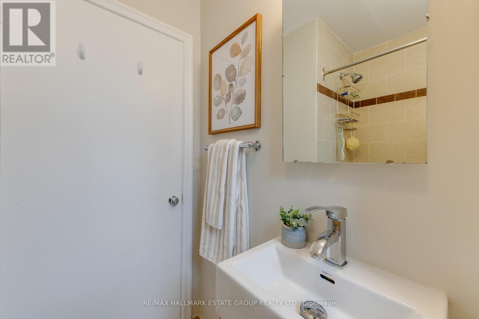 225 Woodville Avenue, Toronto, Ontario  M4J 2R4 - Photo 10 - E12981724