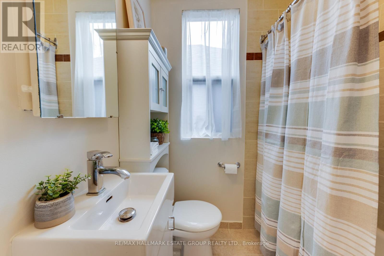 225 Woodville Avenue, Toronto, Ontario  M4J 2R4 - Photo 9 - E12981724