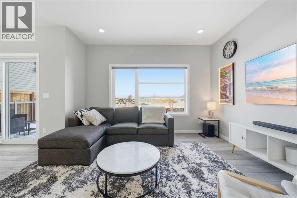 704 Creekstone Circle Sw, Calgary, Alberta  T2X 4Y6 - Photo 3 - A2286641