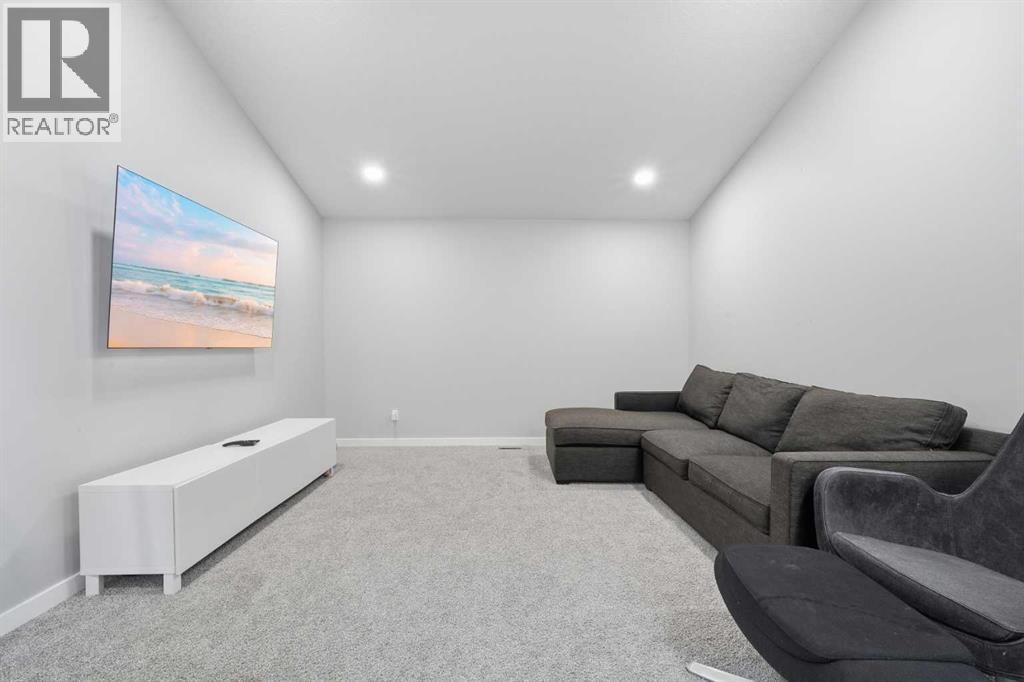 704 Creekstone Circle Sw, Calgary, Alberta  T2X 4Y6 - Photo 13 - A2286641